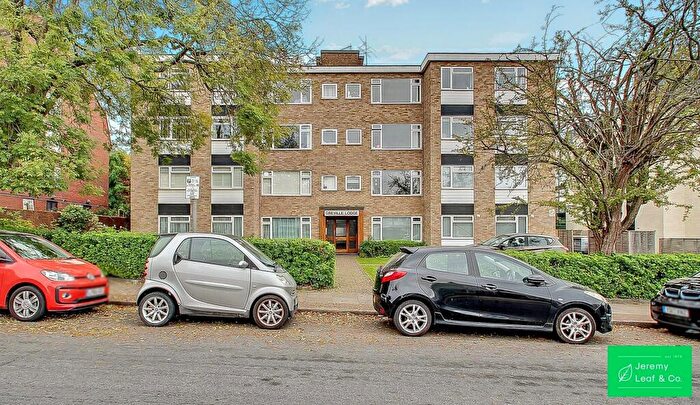 2 Bedroom Flat For Sale In Woodside Park Road, London, N12