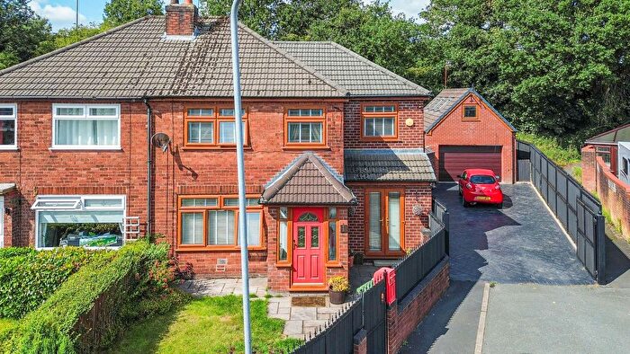 4 Bedroom Semi-detached House For Sale In Plane Tree Grove, Haydock, WA11