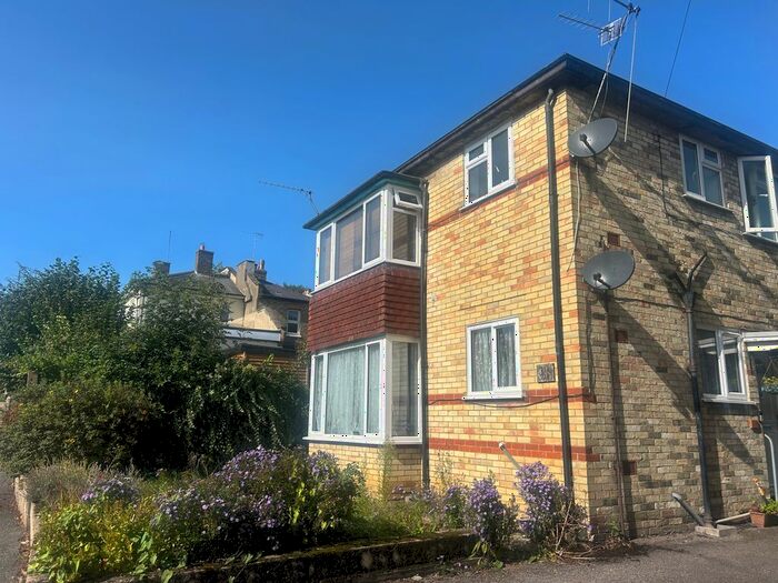 2 Bedroom Flat To Rent In Margaret Road, New Barnet, Barnet, EN4