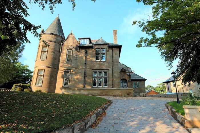 2 Bedroom House To Rent In Montgomery Drive, Giffnock, G46