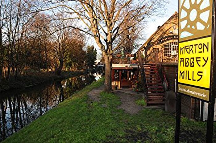 2 Bedroom Town House For Sale In Chapter Way, Merton, London, SW19