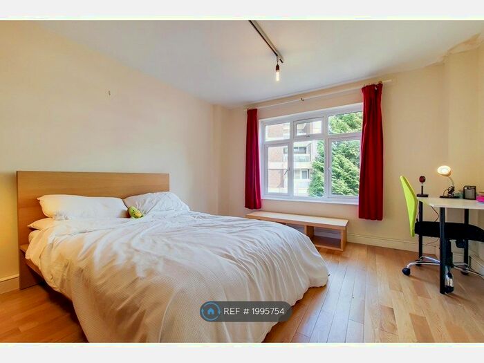 4 Bedroom Semi-Detached House To Rent In Mandela Street, London, SW9