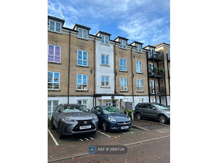 2 Bedroom Flat To Rent In Tudor Way, Knaphill, Woking, GU21