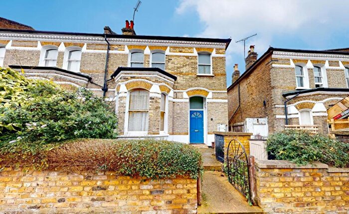 1 Bedroom Flat For Sale In Flat B, Salcott Road, Battersea, London, SW11