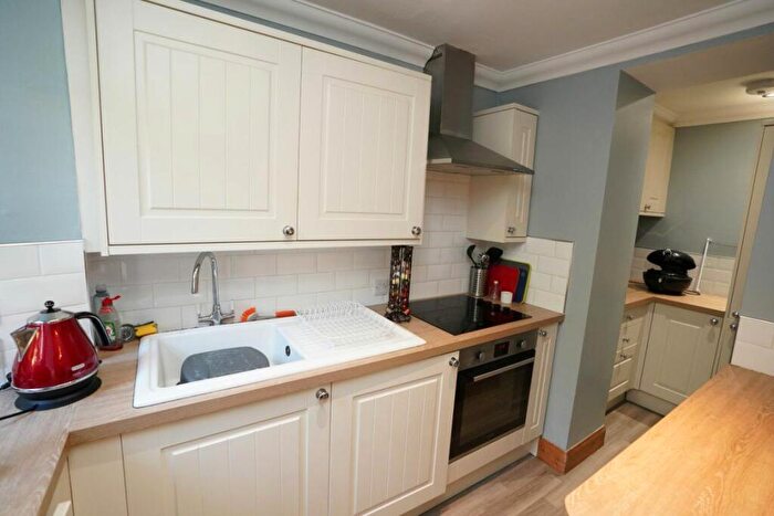 2 Bedroom Flat To Rent In Cheyne Street, Edinburgh, EH4