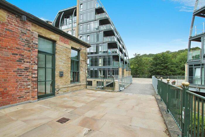 1 Bedroom Flat For Sale In Salts Mill Road, Shipley, BD17