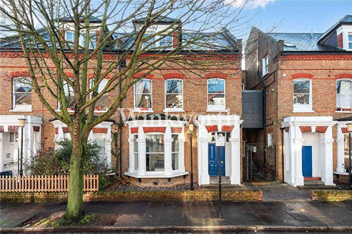 3 Bedroom Flat For Sale In Gloucester Drive, London, N4