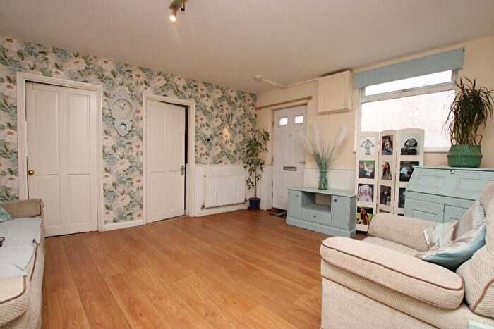 2 Bedroom Flat To Rent In Club Street, Kettering, Northamptonshire, NN16