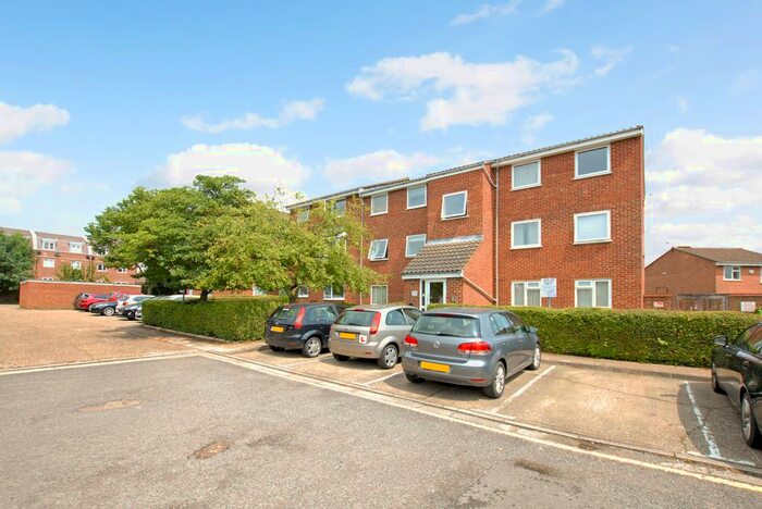 2 Bedroom Flat To Rent In Haslam Close, Uxbridge UB10
