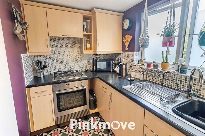 2 Bedroom Flat For Sale In Golden Mile View, Newport, NP20