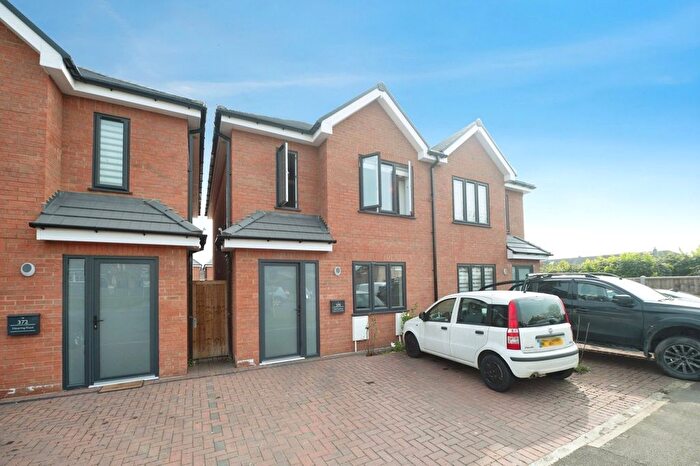 3 Bedroom Semi Detached House For Sale In Havering Road, Romford, RM1