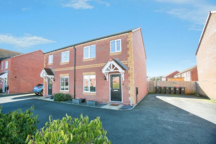 3 Bedroom Semi-Detached House For Sale In Byford Drive, Polesworth, B78