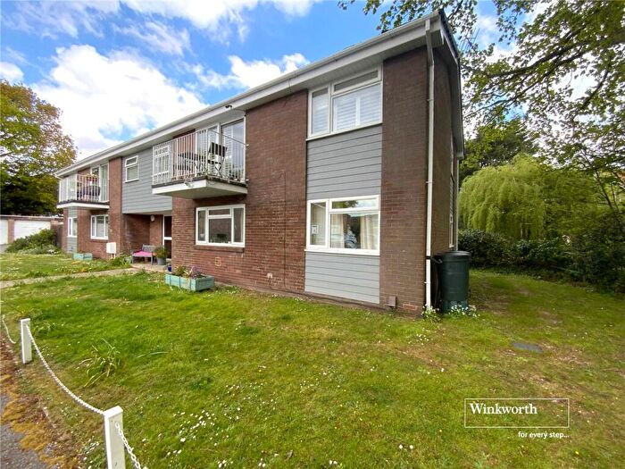 2 Bedroom Apartment For Sale In Mude Gardens, Mudeford, Christchurch, Dorset, BH23