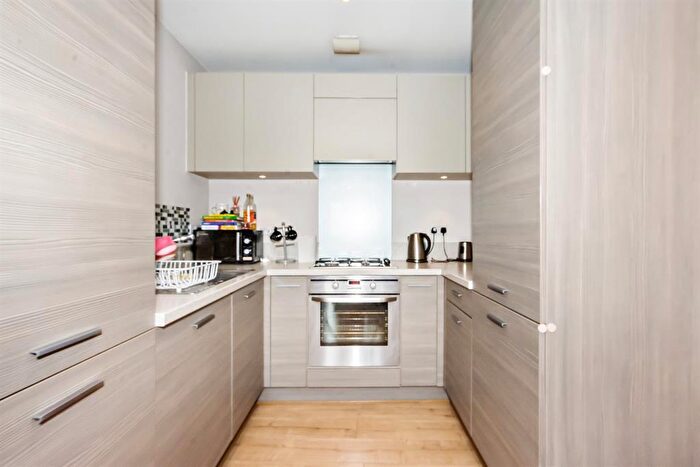 1 Bedroom Flat To Rent In Shearwater Court, Greenhithe, DA9