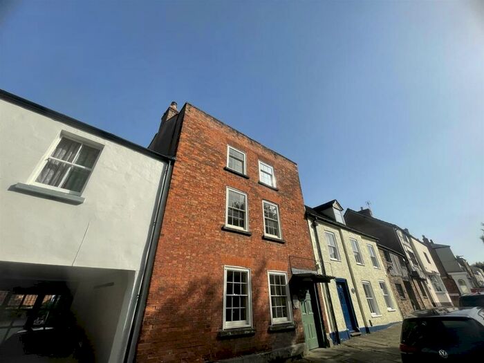 4 Bedroom Town House To Rent In High Street, Newnham, GL14