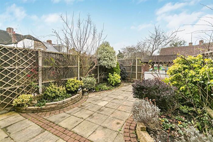 3 Bedroom End Of Terrace House For Sale In Farrier Place, Sutton, SM1