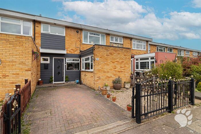 3 Bedroom Terraced House For Sale In Barrie Pavement, Wickford, SS12