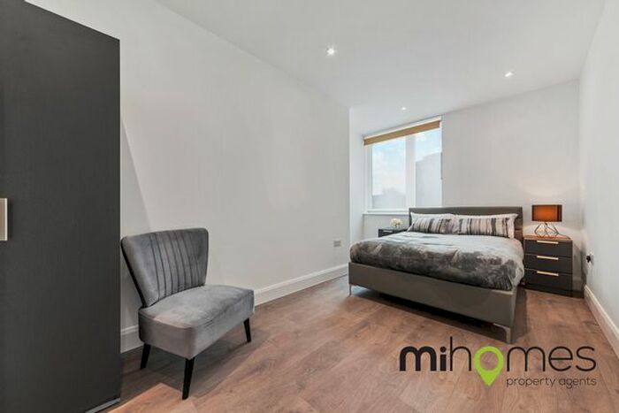 2 Bedroom Flat To Rent In Key Point, Potters Bar, EN6