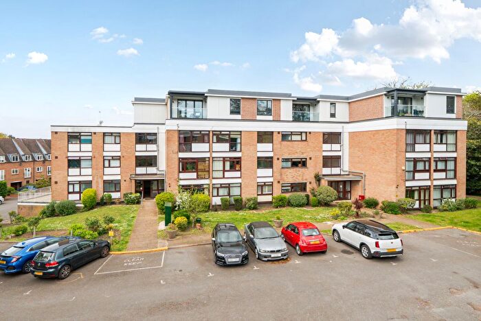 2 Bedroom Flat For Sale In Beechcroft Manor, Weybridge, KT13