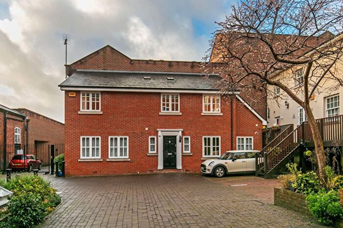 2 Bedroom Semi-Detached House To Rent In Staple Gardens, Winchester, SO23