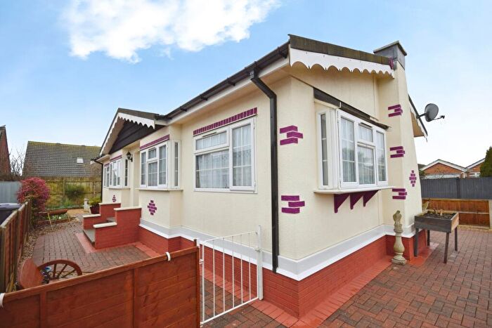2 Bedroom Park Home For Sale In Aylesbury Drive, Skegness, PE25