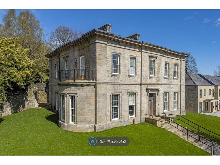 4 Bedroom Flat To Rent In Cliff Oaks, Leeds, LS12