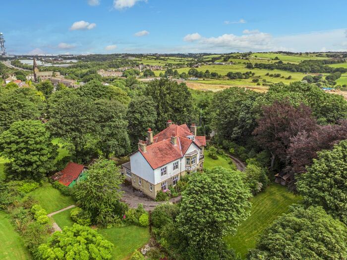 Houses for sale & to rent in BD12 7DS, Bradford Road, Cleckheaton Bradford