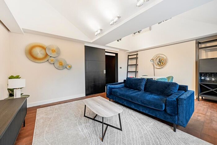 2 Bedroom Apartment To Rent In Baker Street, Marylebone, NW1