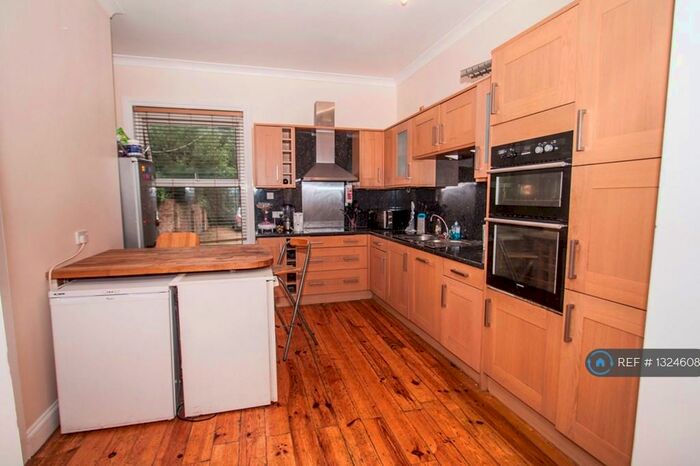 7 Bedroom Semi-Detached House To Rent In Carlton Road, Southampton, SO15