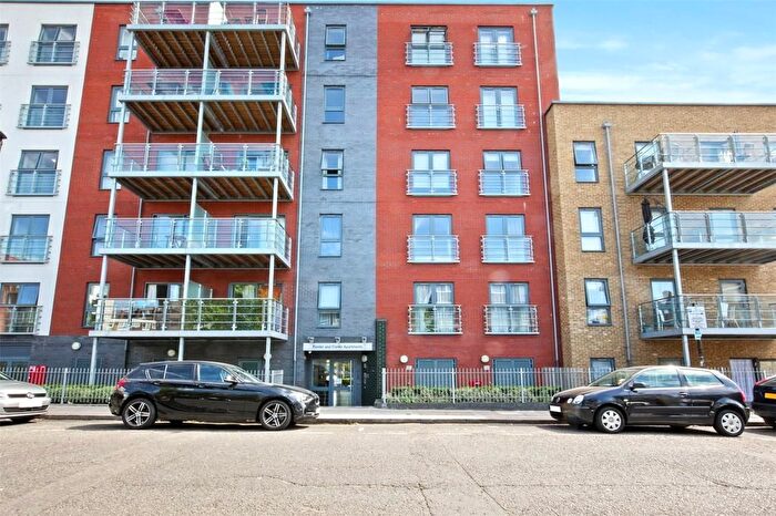 3 Bedroom Flat To Rent In Heath Place, London, E3