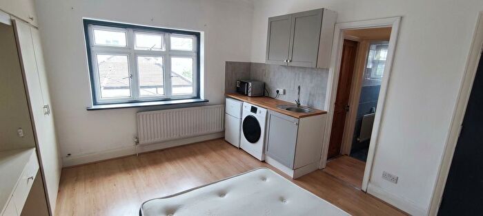 Studio To Rent In London, NW2