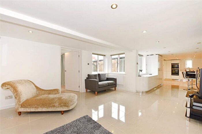 2 Bedroom Detached House To Rent In West Street, Marlow, Buckinghamshire, SL7