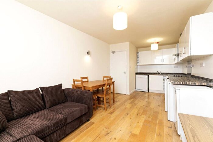 3 Bedroom Apartment To Rent In Hornsey Road, London, N7