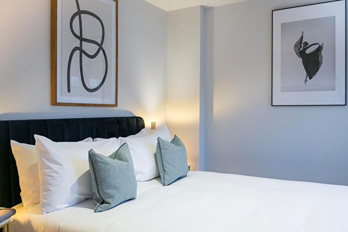 2 Bedroom Flat To Rent In Arlington Road, London, NW1