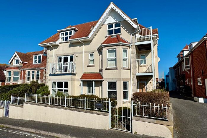3 Bedroom Flat For Sale In Highcliffe Road, Swanage, BH19