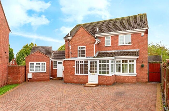 4 Bedroom Detached House To Rent In Kelling Close, Luton, LU2