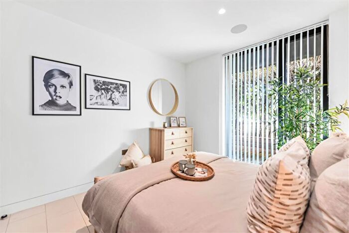 2 Bedroom Flat To Rent In Oval Road, Kentish Town, NW1