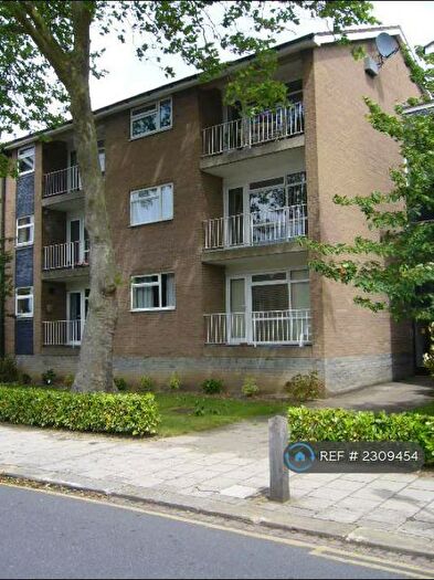 2 Bedroom Flat To Rent In Pemberley Avenue, Bedford, MK40
