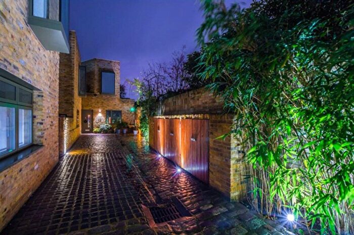 3 Bedroom Detached House To Rent In Finsbury Park, London, N7