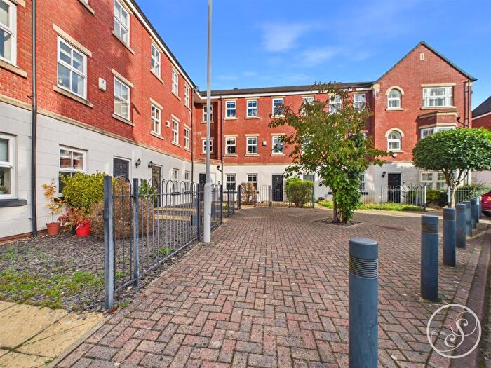 2 Bedroom Duplex For Sale In Mansion Gate Square, Leeds, LS7