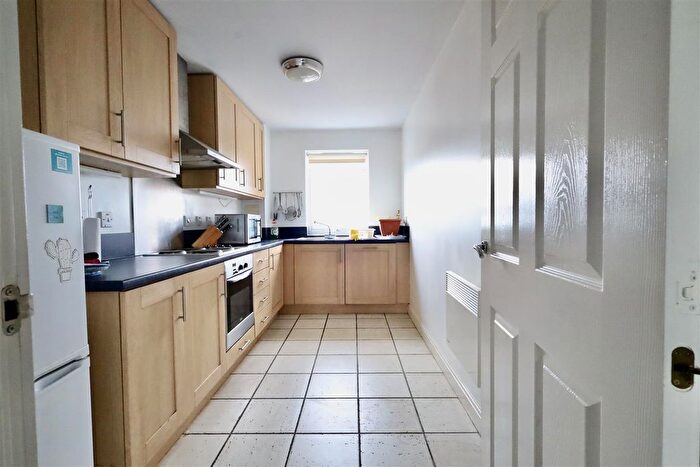 2 Bedroom Flat To Rent In Knightsbridge Court, Gosforth, Newcastle Upon Tyne, NE3