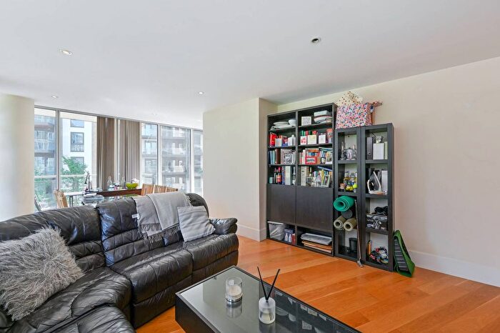 2 Bedroom Flat To Rent In Juniper Drive, Wandsworth Town, London, SW18