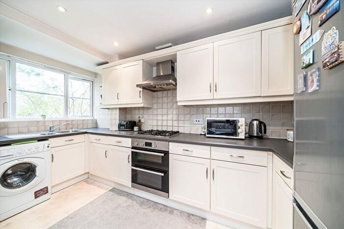 2 Bedroom Flat To Rent In Chaucer Way, Colliers Wood, SW19