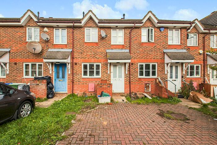 2 Bedroom Detached House To Rent In St. Georges Close, London, SE28