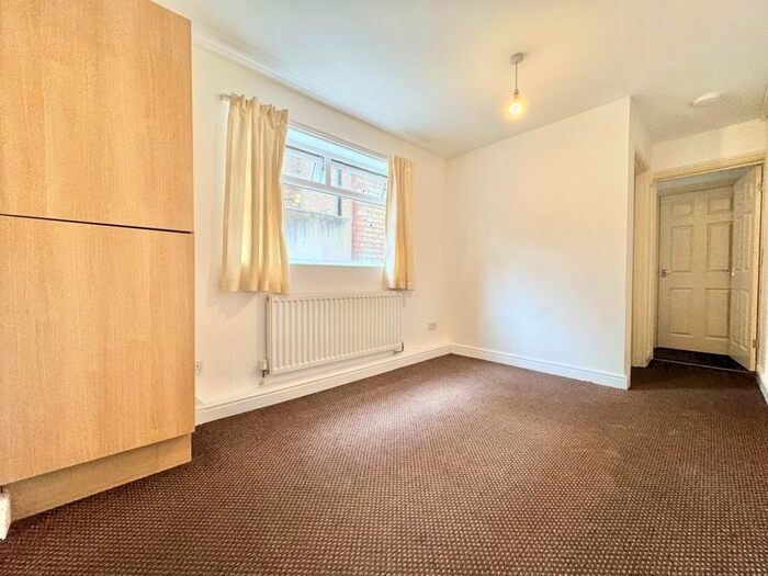 2 Bedroom Maisonette To Rent In Corporation Road, Grimsby, DN31