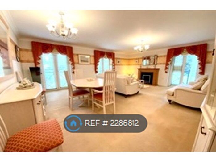 2 Bedroom Flat To Rent In Kensington Court, Bournemouth, BH1