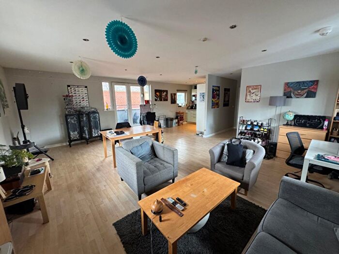3 Bedroom Flat To Rent In Naples Street, Manchester, M4
