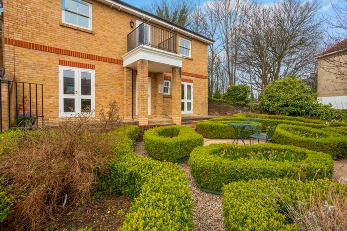 3 Bedroom Maisonette To Rent In The Mount Guildford, GU1