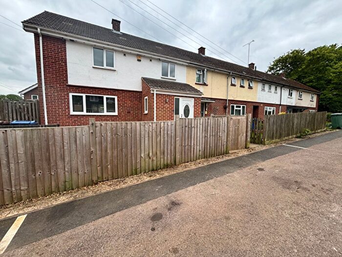 3 Bedroom End Of Terrace House To Rent In Balmoral Avenue, Banbury, OX16