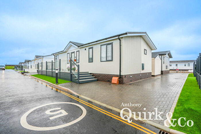 2 Bedroom Bungalow For Sale In Coral Drive, Canvey Island, SS8